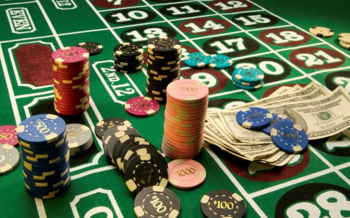 Roulette Feld mit Chips und Cash